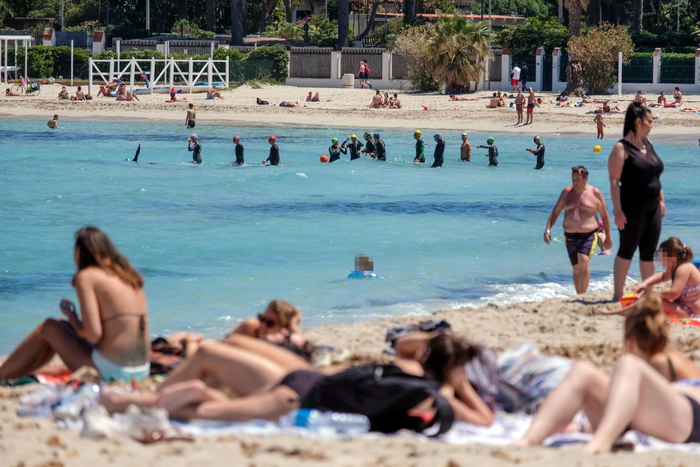 Sicilia Folla Al Mare Nonostante I Divieti